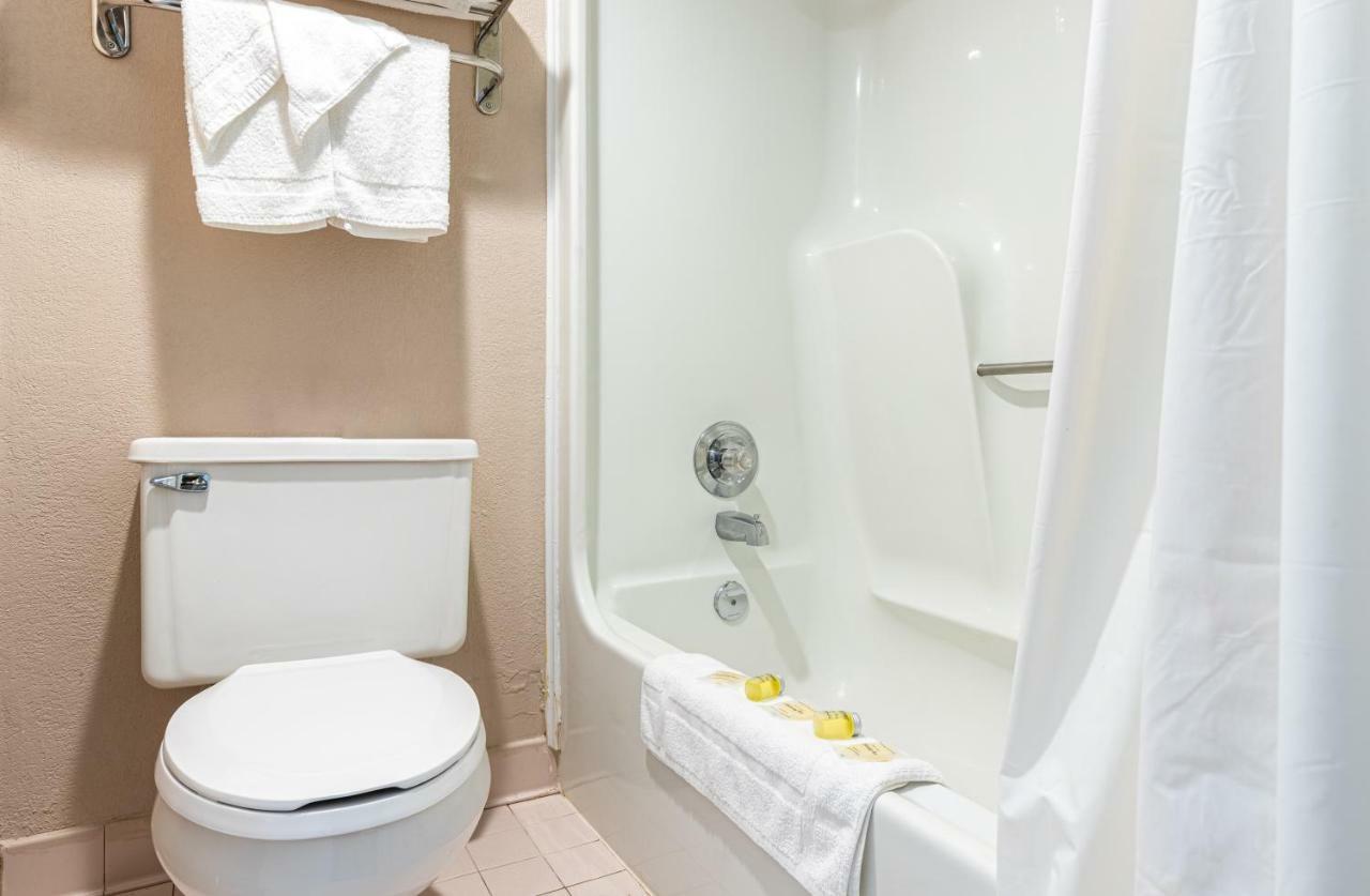 Sundial Inn Вирджиния Бийч Екстериор снимка